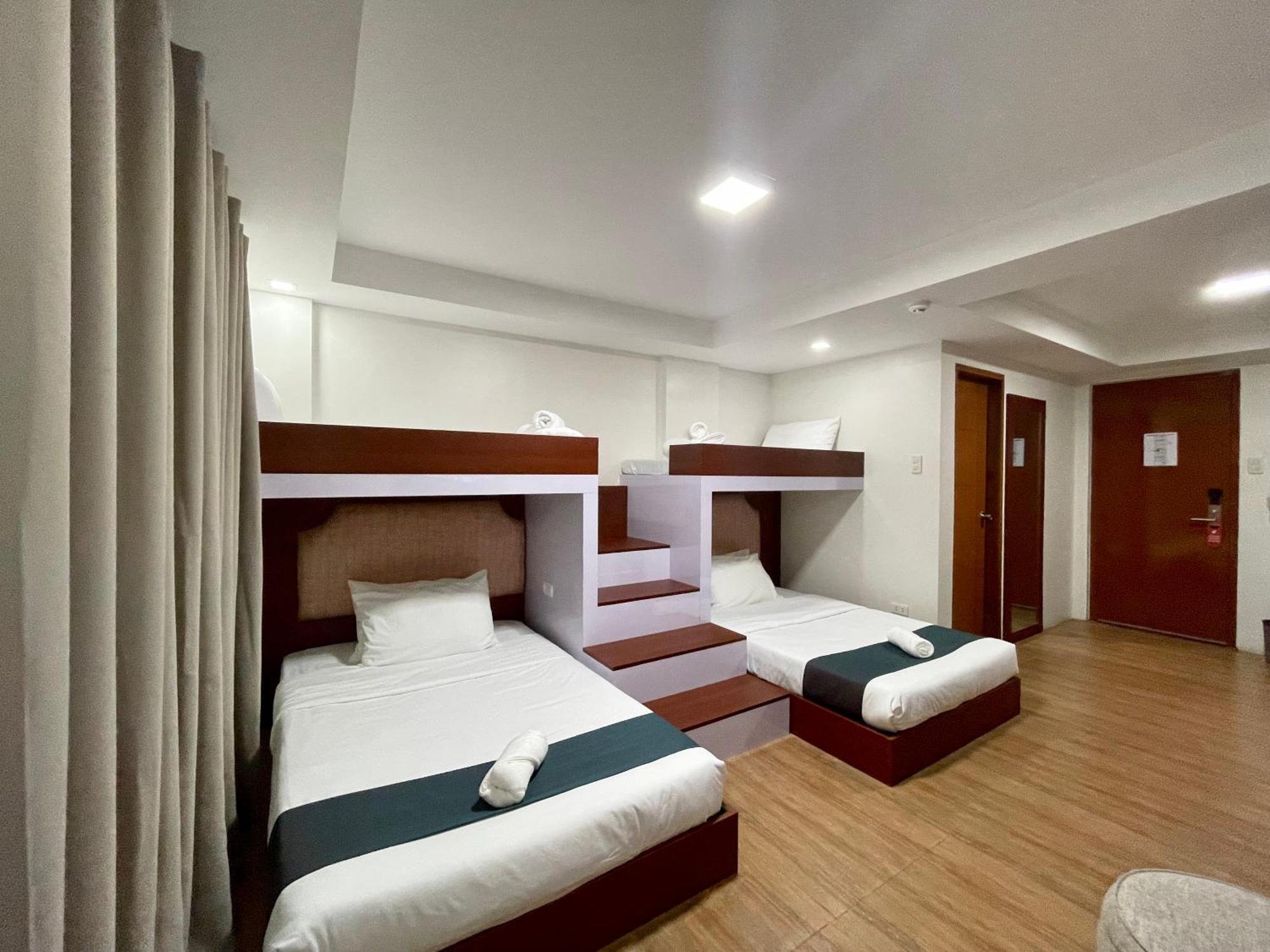 Staycation Hotel San Jose  Exteriör bild