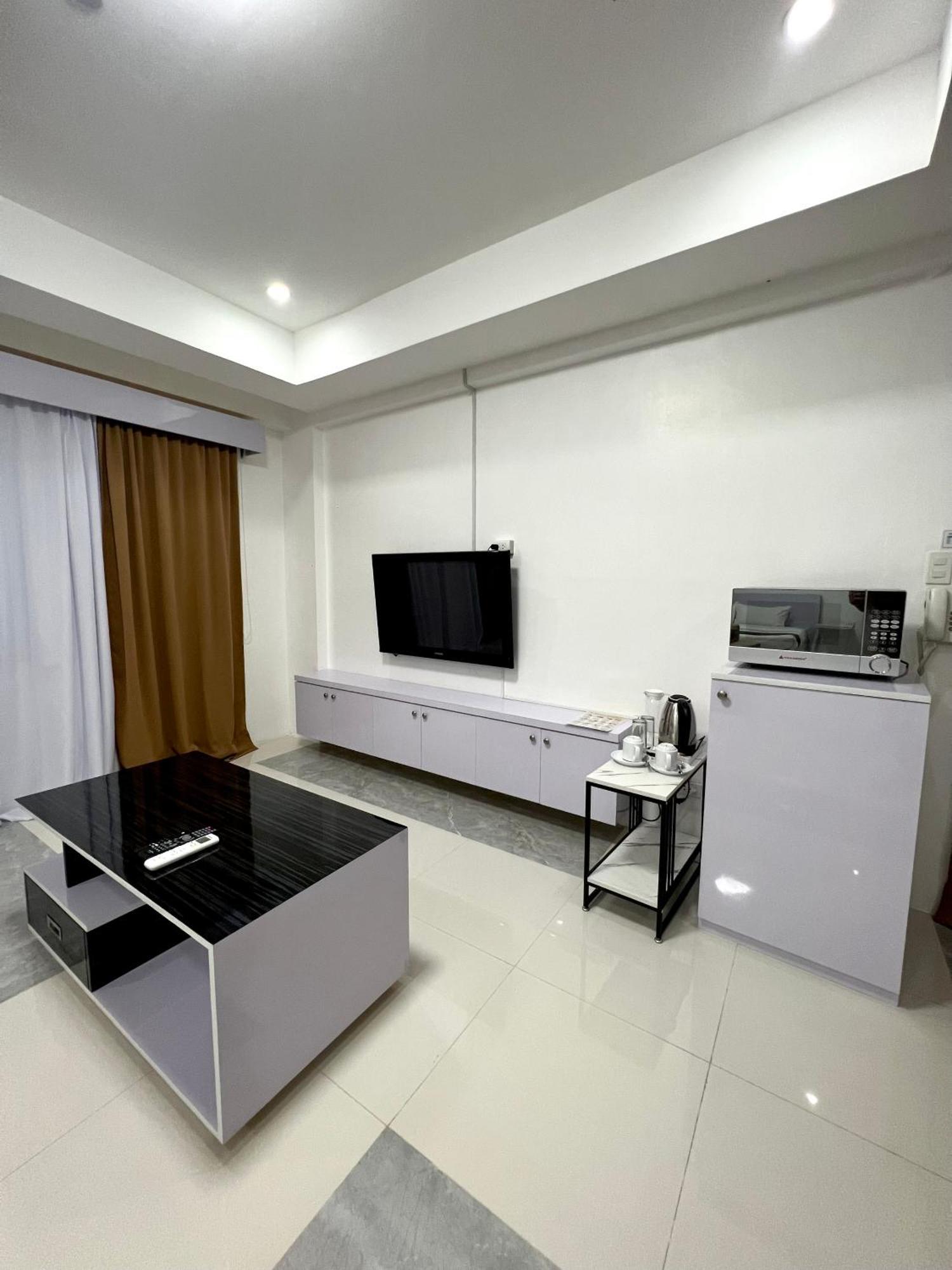 Staycation Hotel San Jose  Exteriör bild