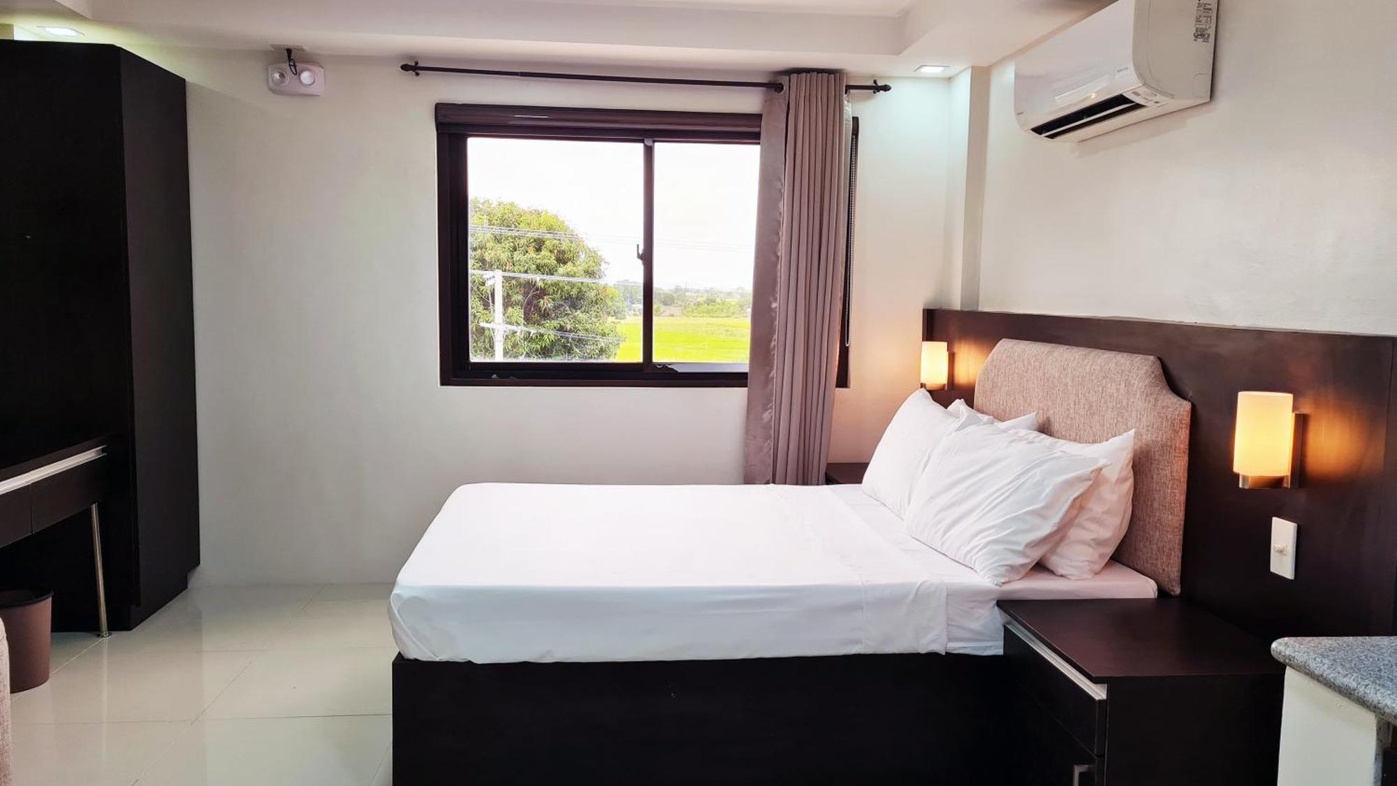 Staycation Hotel San Jose  Exteriör bild