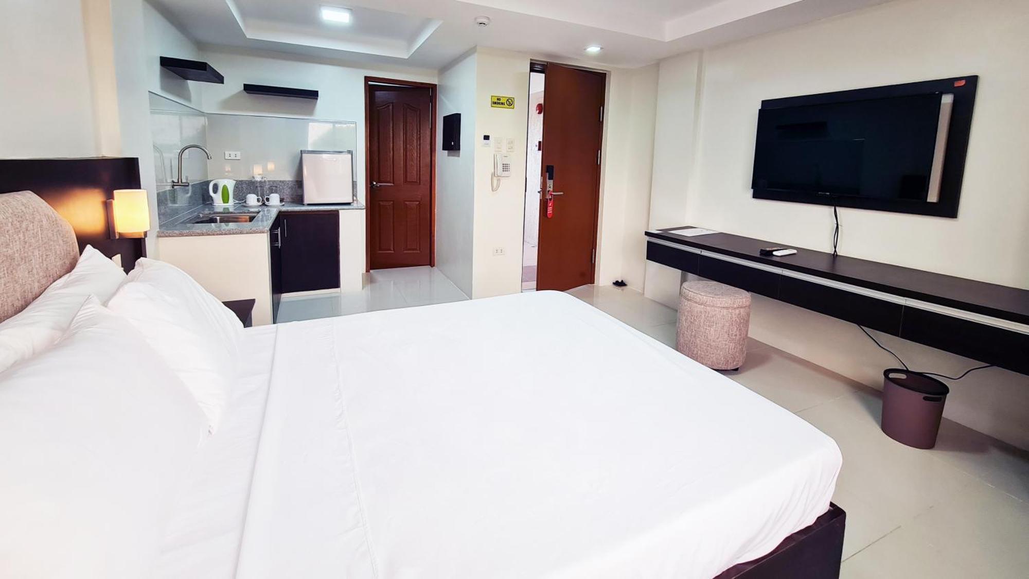 Staycation Hotel San Jose  Exteriör bild