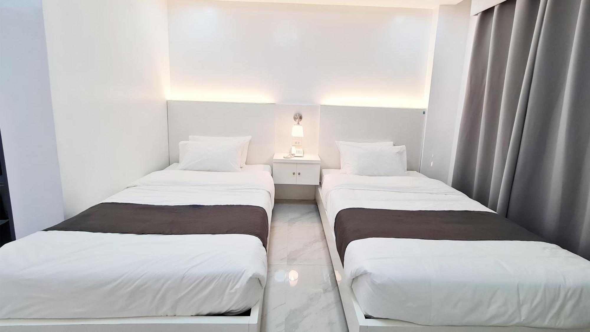 Staycation Hotel San Jose  Exteriör bild