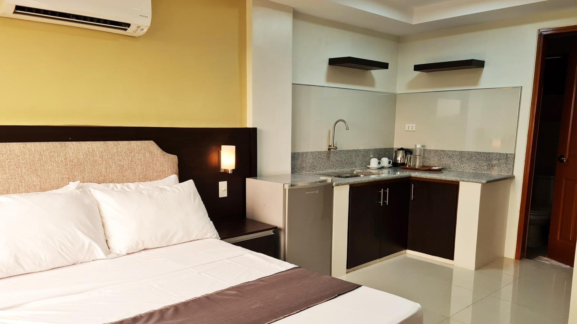 Staycation Hotel San Jose  Exteriör bild