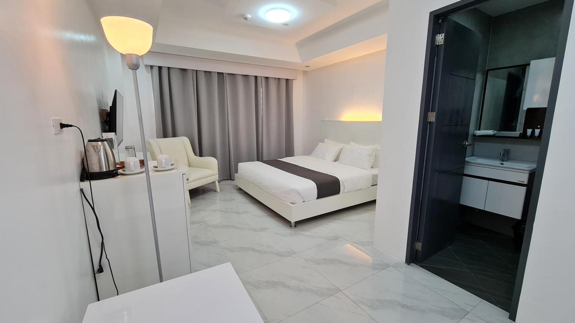 Staycation Hotel San Jose  Exteriör bild