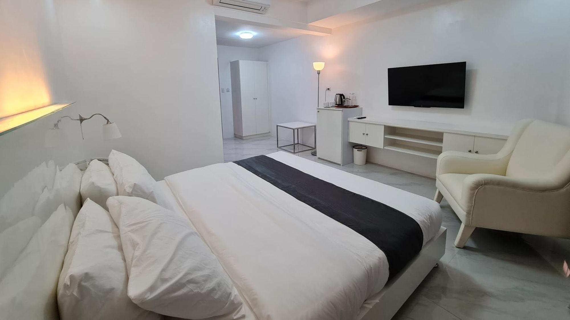 Staycation Hotel San Jose  Exteriör bild