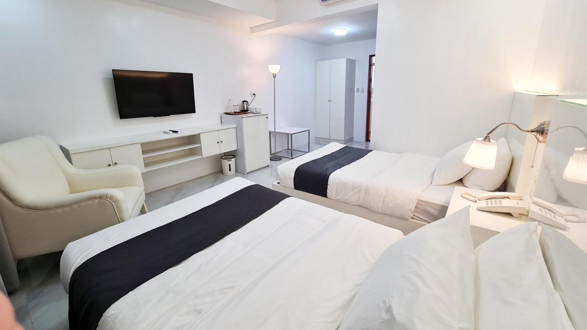 Staycation Hotel San Jose  Exteriör bild