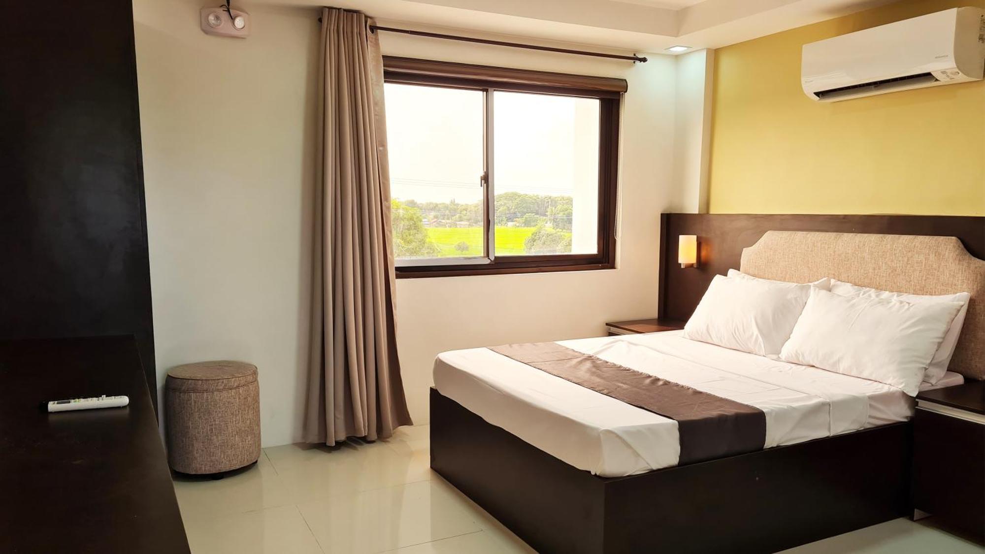 Staycation Hotel San Jose  Exteriör bild